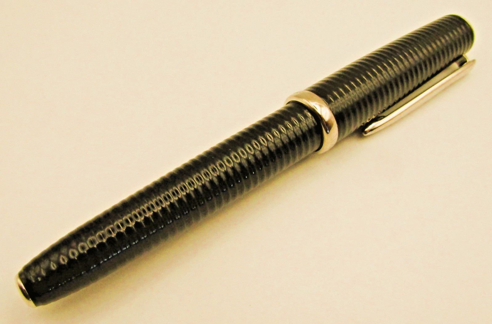 Waterford Marquis Black Ribbed Fountain Pen with 1783 18k Gold Medium Nib