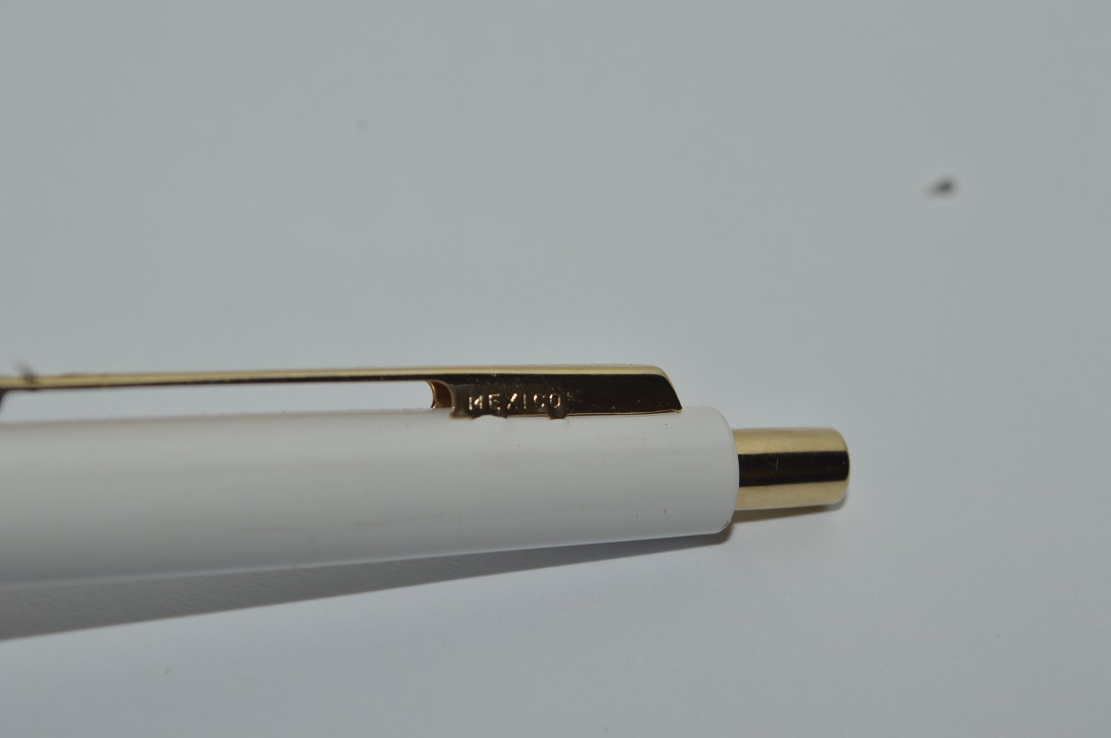 Paper Mate CONTOUR Ballpoint Pen White Gold Trim Made In Mexico Circa 1980’s