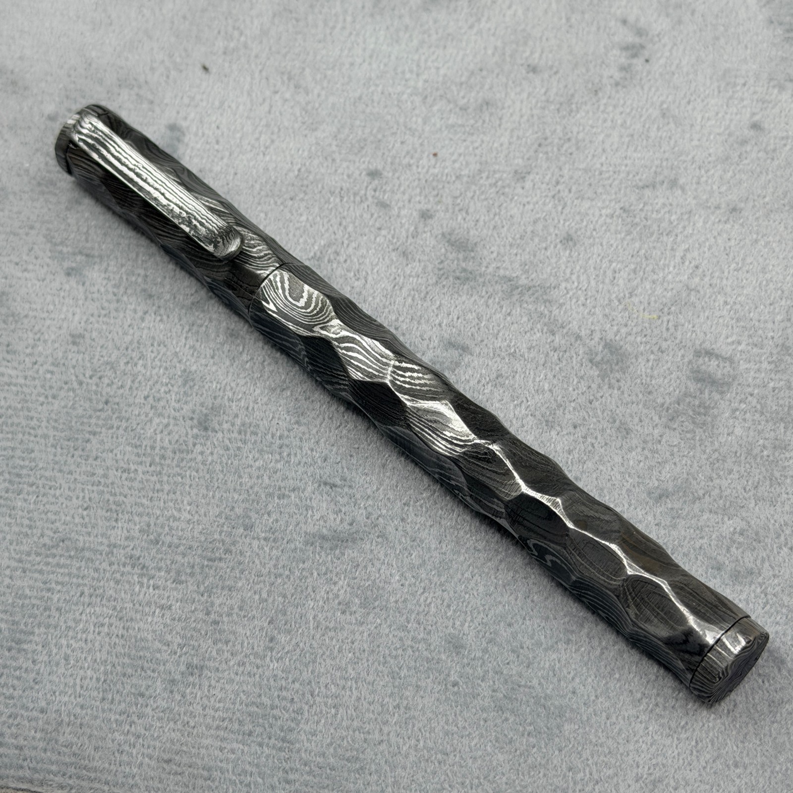 Hand Forged Damascus Steel Pen: Hammered Finish, Extra Refill