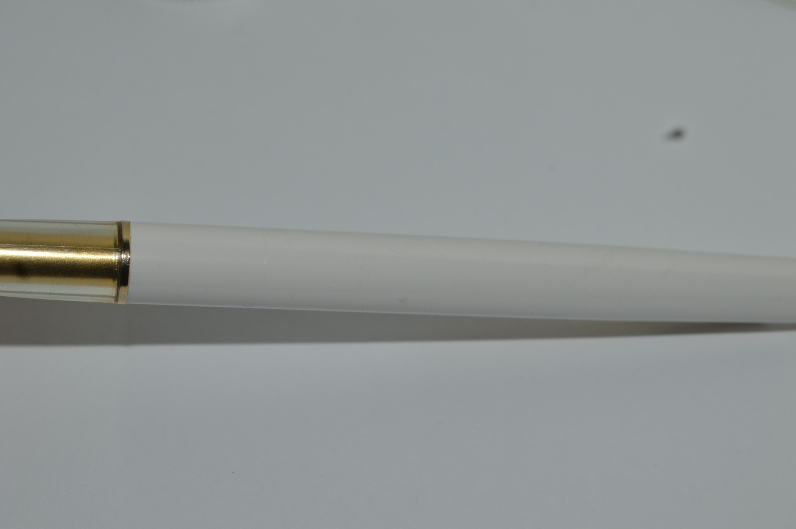 Paper Mate CONTOUR Ballpoint Pen White Gold Trim Made In Mexico Circa 1980’s