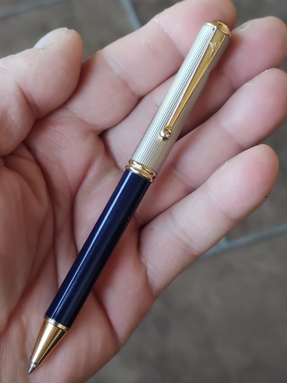 🔴Well made Ballpoint pen – Unknown for me but with logo🔴
