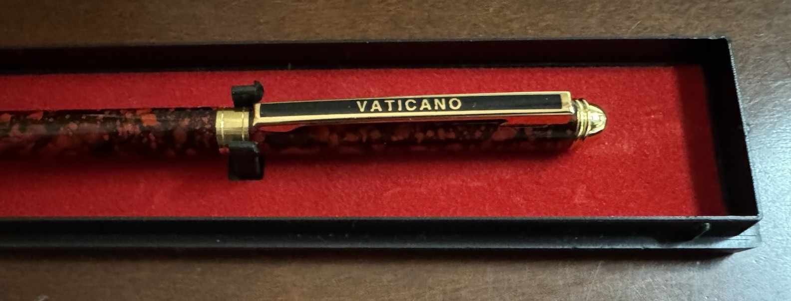 Vintage ~ Vatican Museum ~ Red and Black Marble Pen ~ New Blue & Black Ink Carts