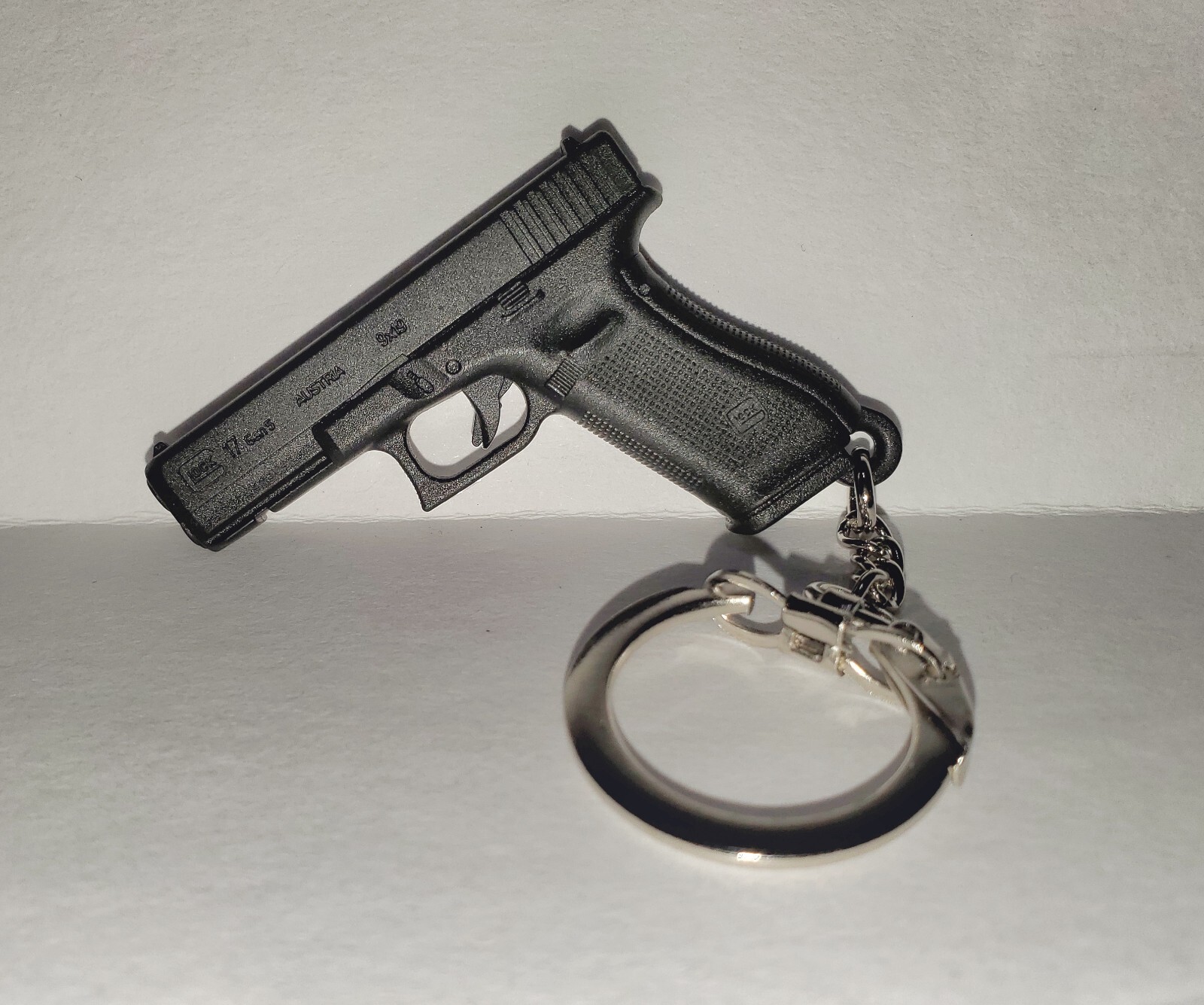 Glock Pen & G17 Gen5 Keychain Set