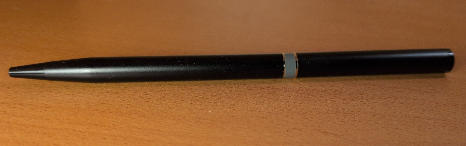 Vintage Slim Black & Gold Ballpoint Pen -Twist
