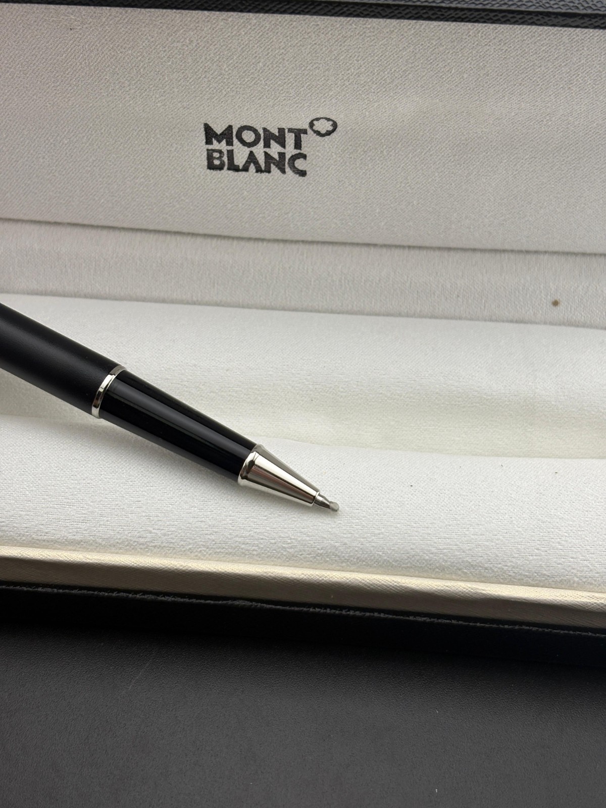 Montblanc Meisterstück Black Rollerball Pen Platinum Trim Gift Box Included