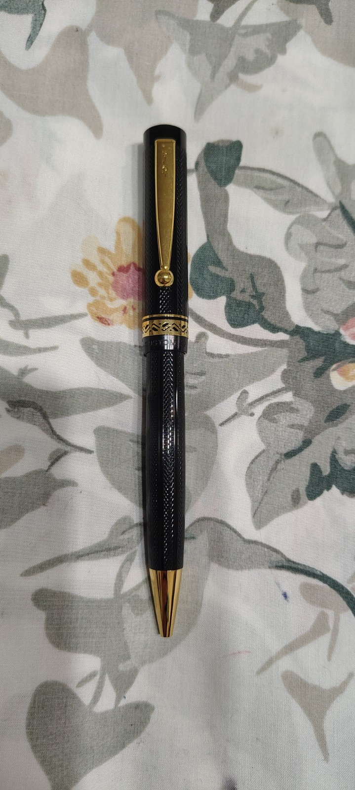 PILOT CUSTOM 72 BLACK PLASTIC BALL POINT PEN NEW/MADE IN JAPAN