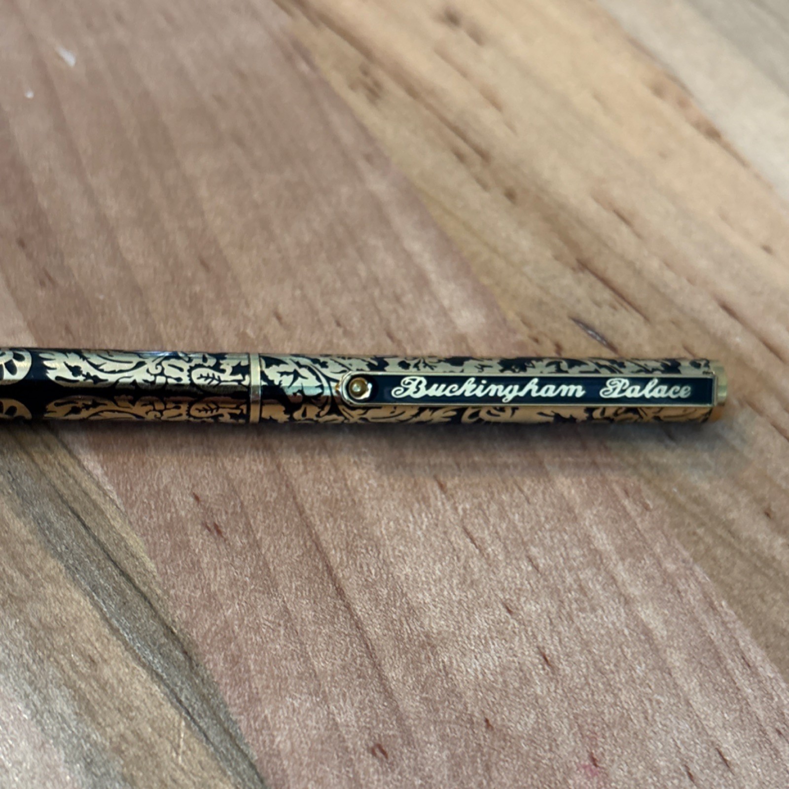 Buckingham Palace Metal Ballpoint Pen with Gold Trim Collectible