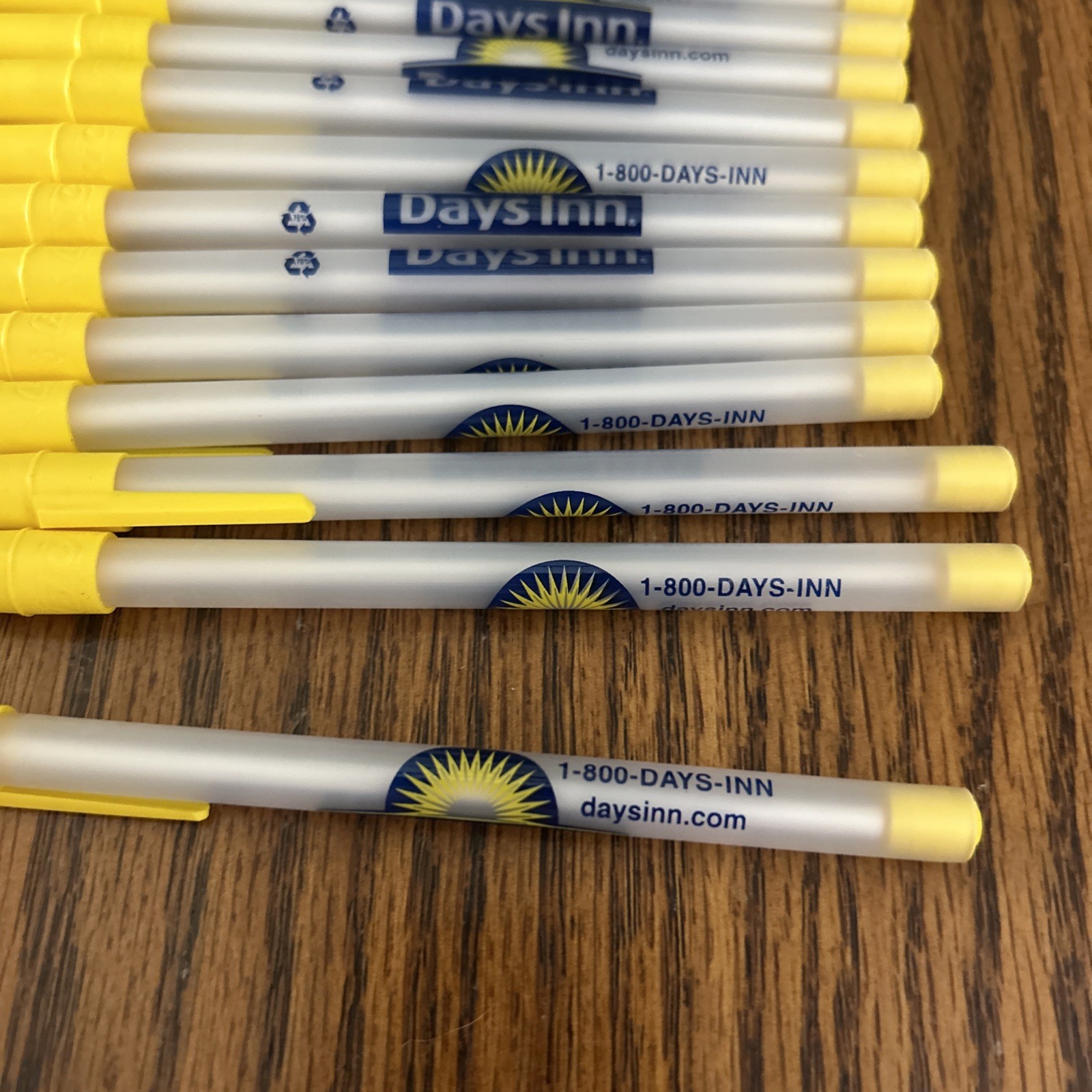 20 Days Inn Motel Hotel Black Ink Pens BIC Advertising Yellow Stick Pen Tested