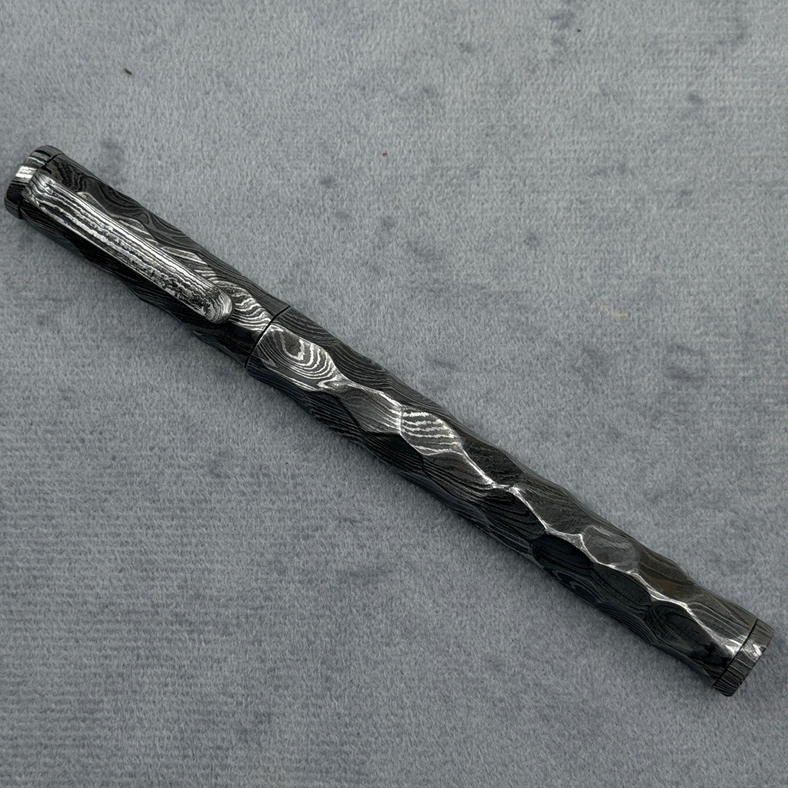 Hand Forged Damascus Steel Pen: Hammered Finish, Extra Refill