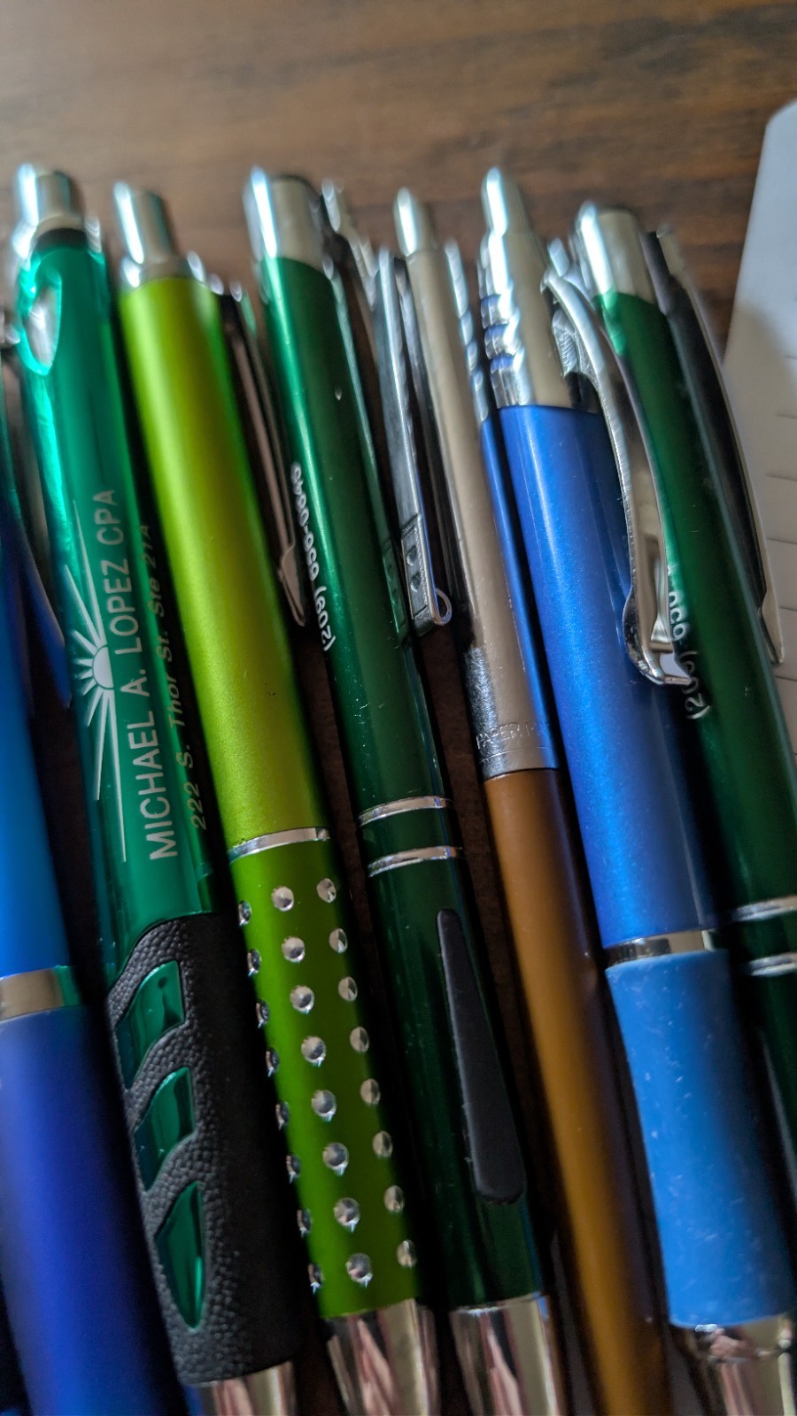 Lot Of 8 Grip Silver Tone Clip Black And Blue Ink Work Great Click Closure Pens