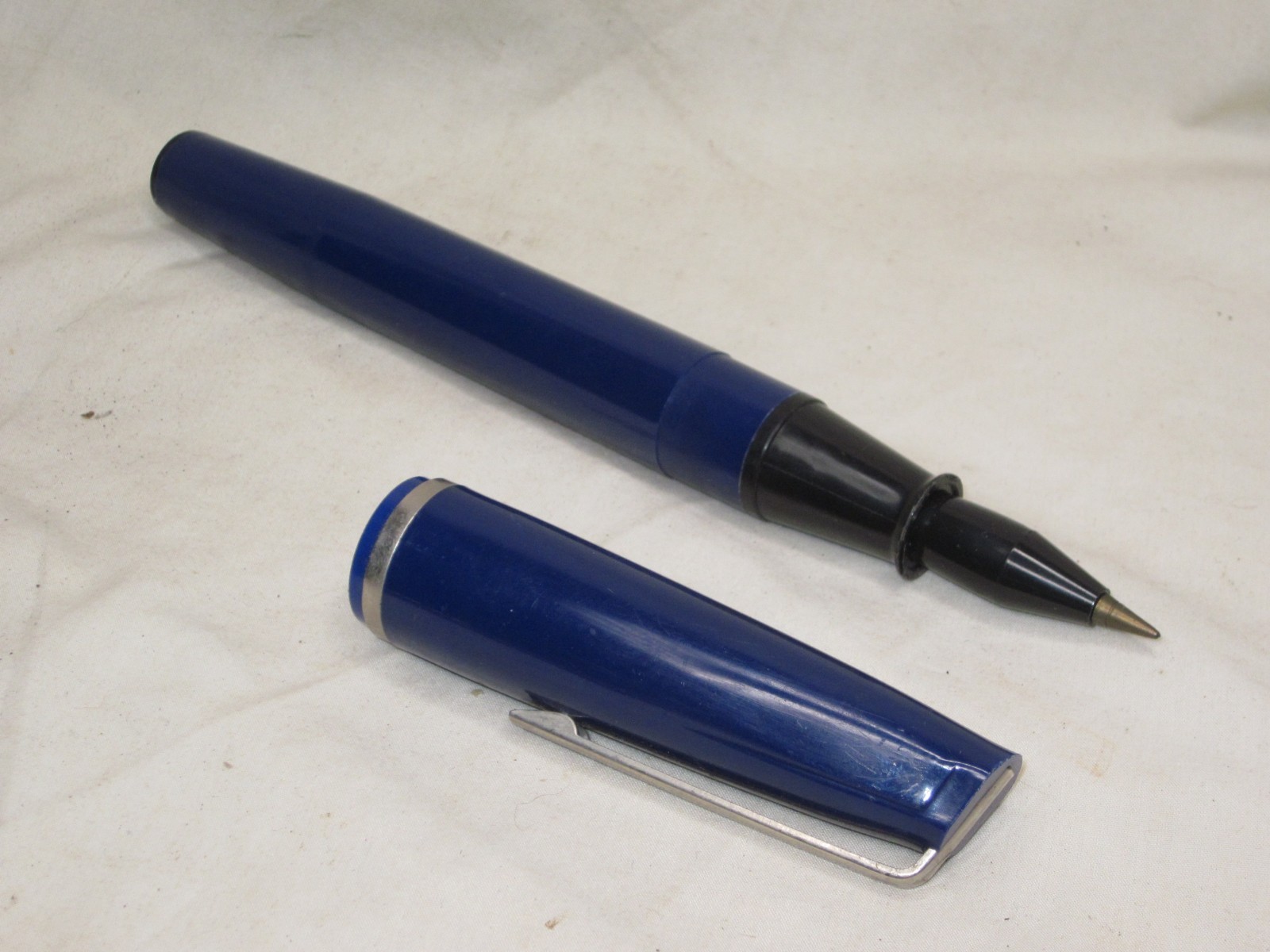vintage jumbo ballpoint pen 8.75″ Italy blue w/ cap oversize giant *needs ink
