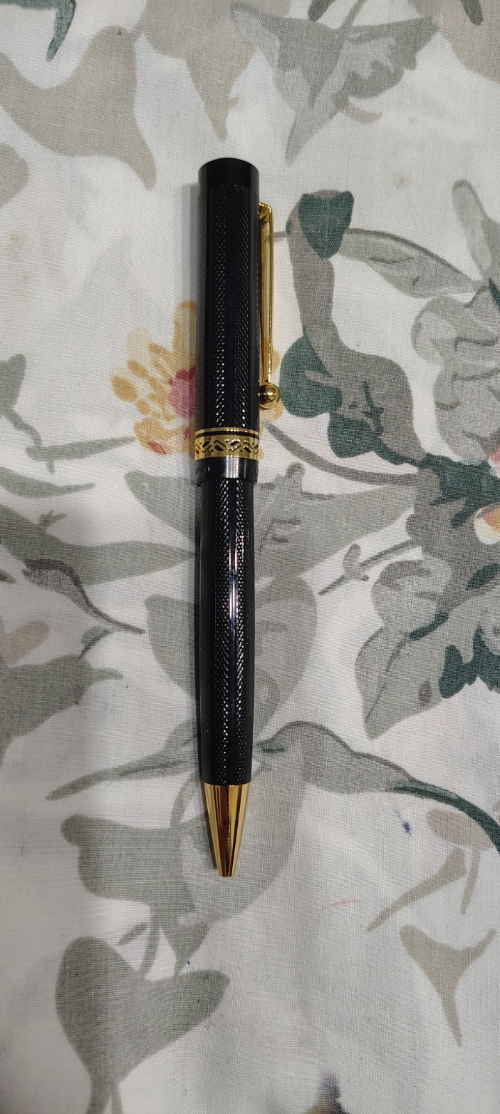 PILOT CUSTOM 72 BLACK PLASTIC BALL POINT PEN NEW/MADE IN JAPAN