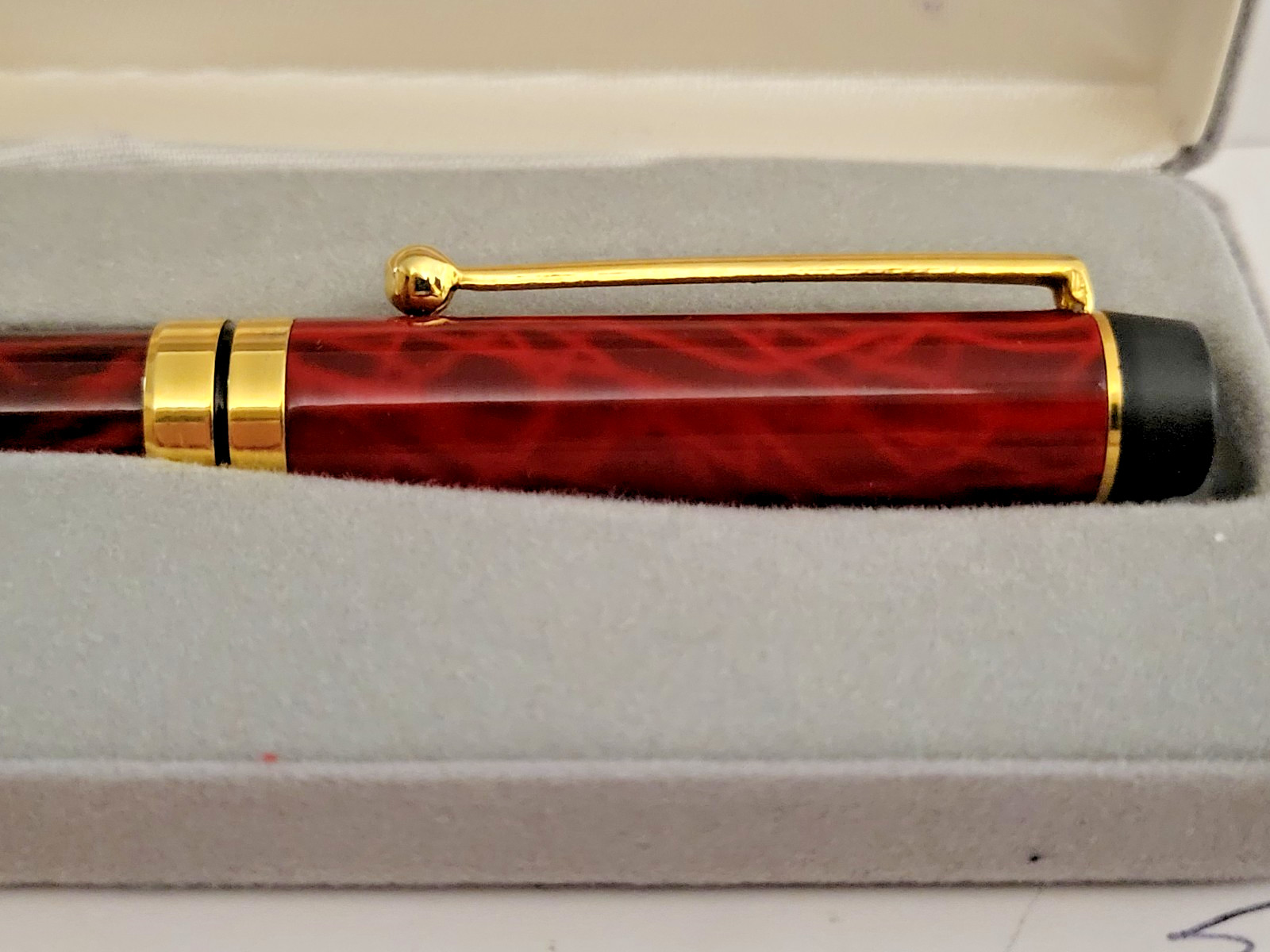 Vintage Bella Mento Pen in Case reddish/orangish mixed with black swirl Color