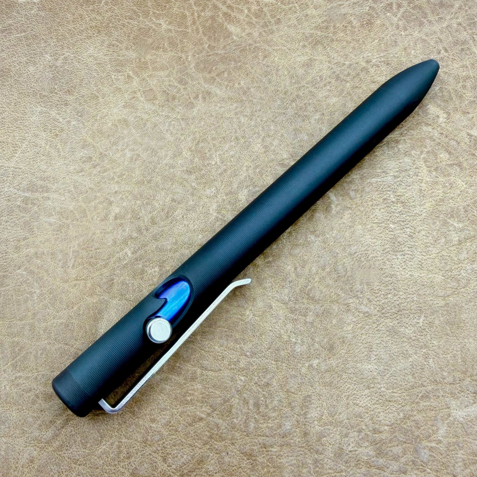 Tactile Turn – Titanium Bolt Action Short Size Pen Black Ano HV Blue Acc. [5.1″]