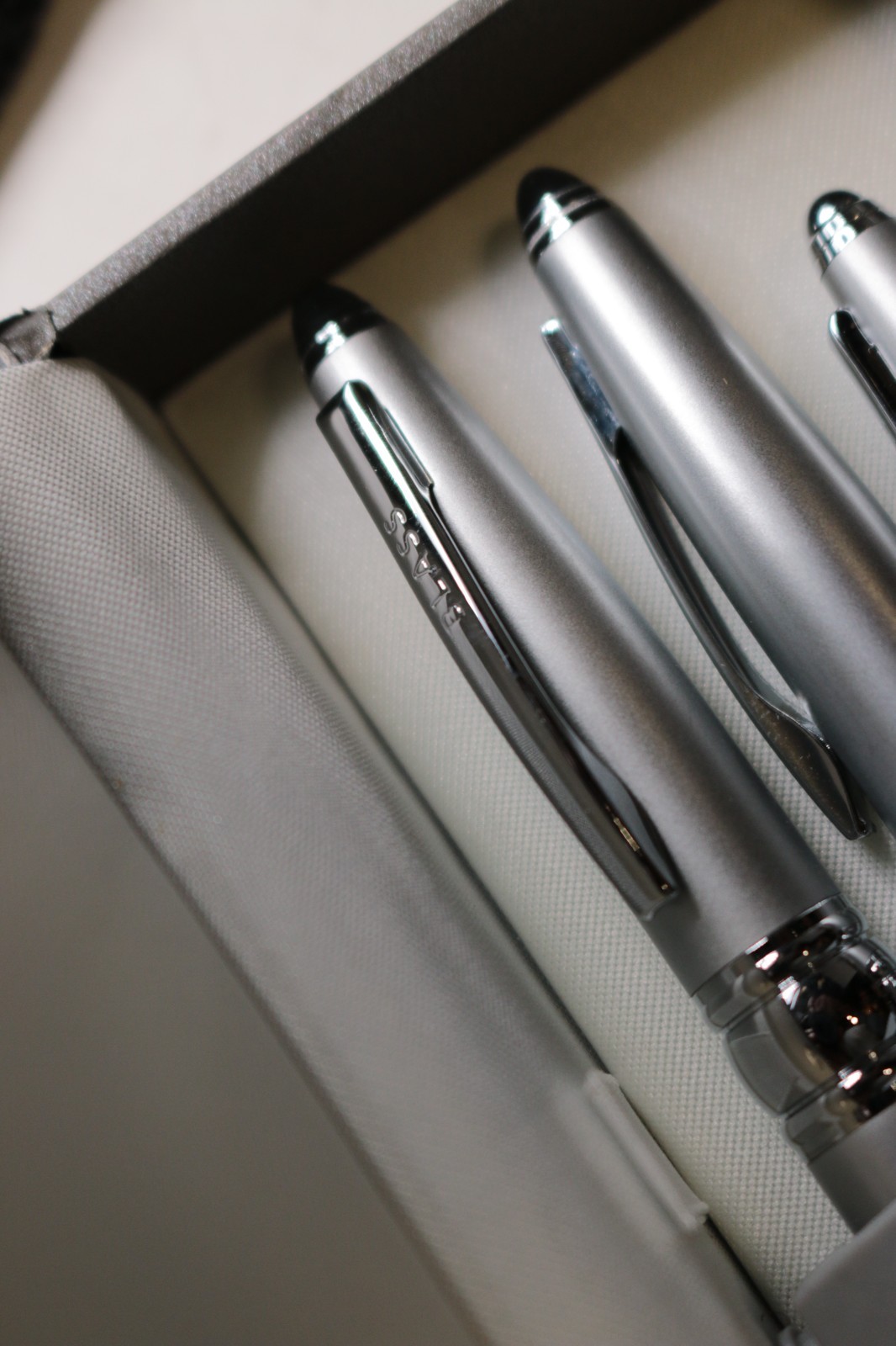 Cross Bill Blass Trio Aero Satin Chrome Ballpoint Pen BB0169-2 New in Gift Box