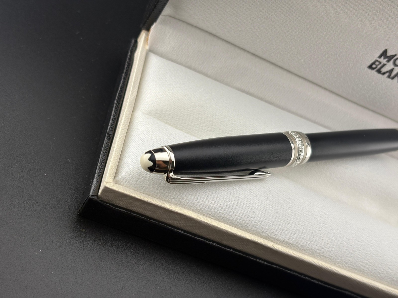Montblanc Meisterstück Black Rollerball Pen Platinum Trim Gift Box Included