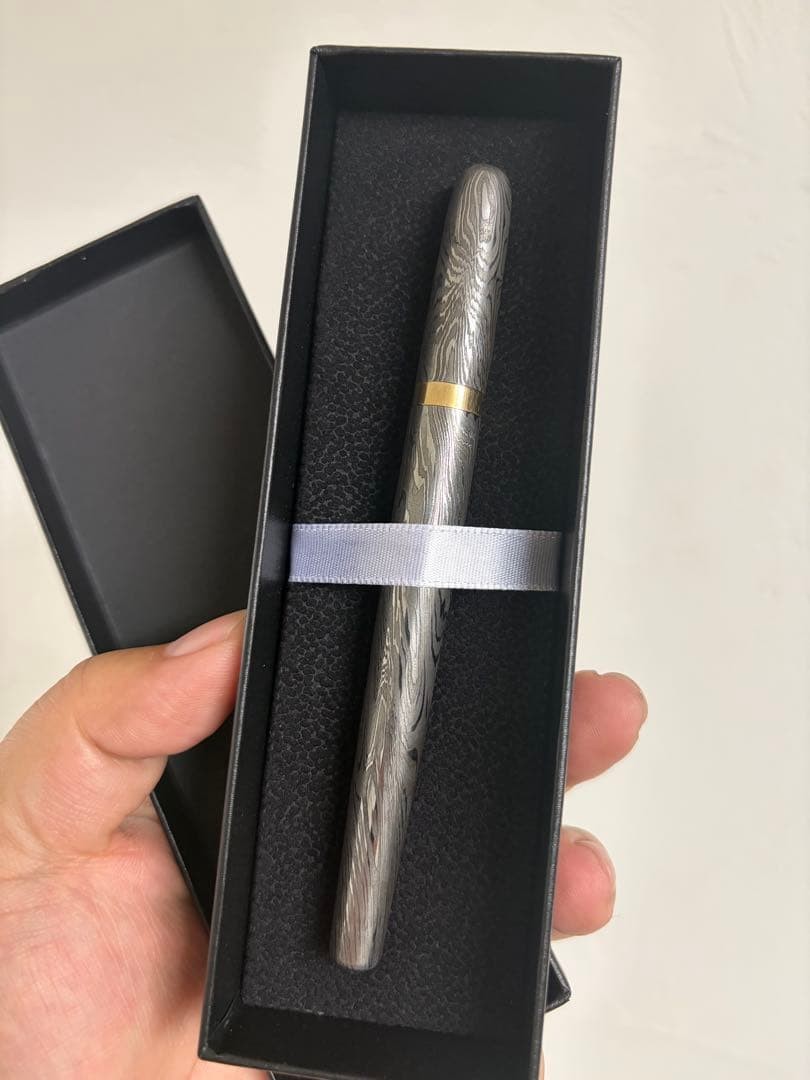 Damascus steel ballpoint pen body