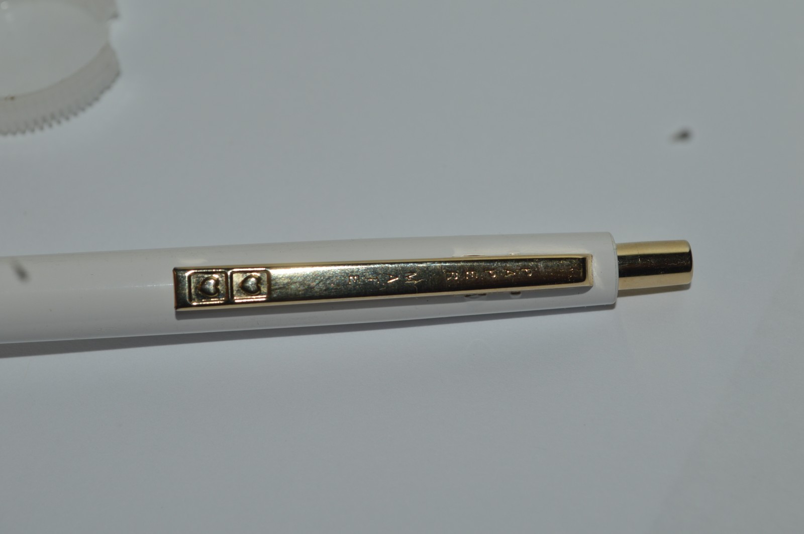 Paper Mate CONTOUR Ballpoint Pen White Gold Trim Made In Mexico Circa 1980’s