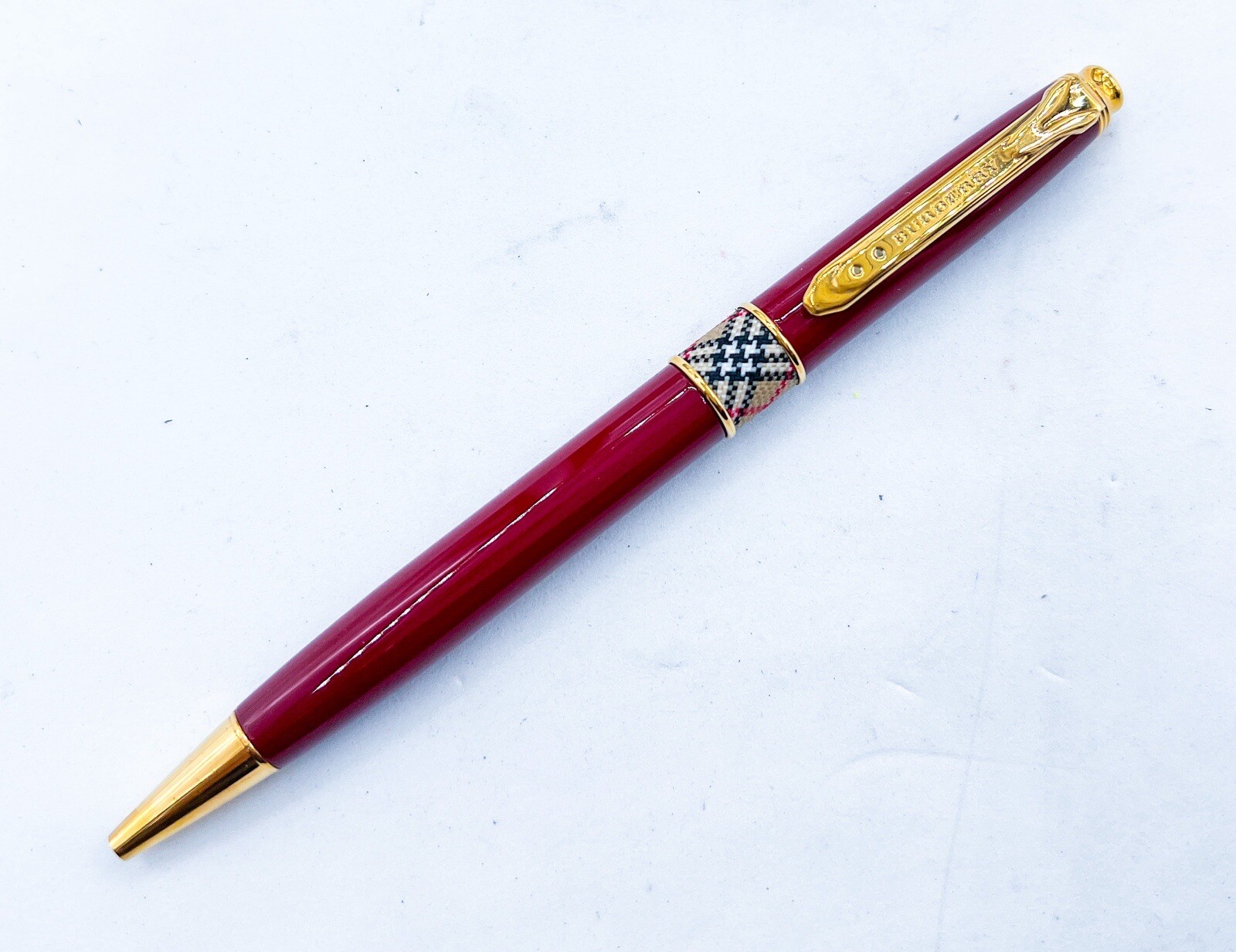 Burberry ballpoint pen Gold Trim Burgundy Red Metal pentel Japan made