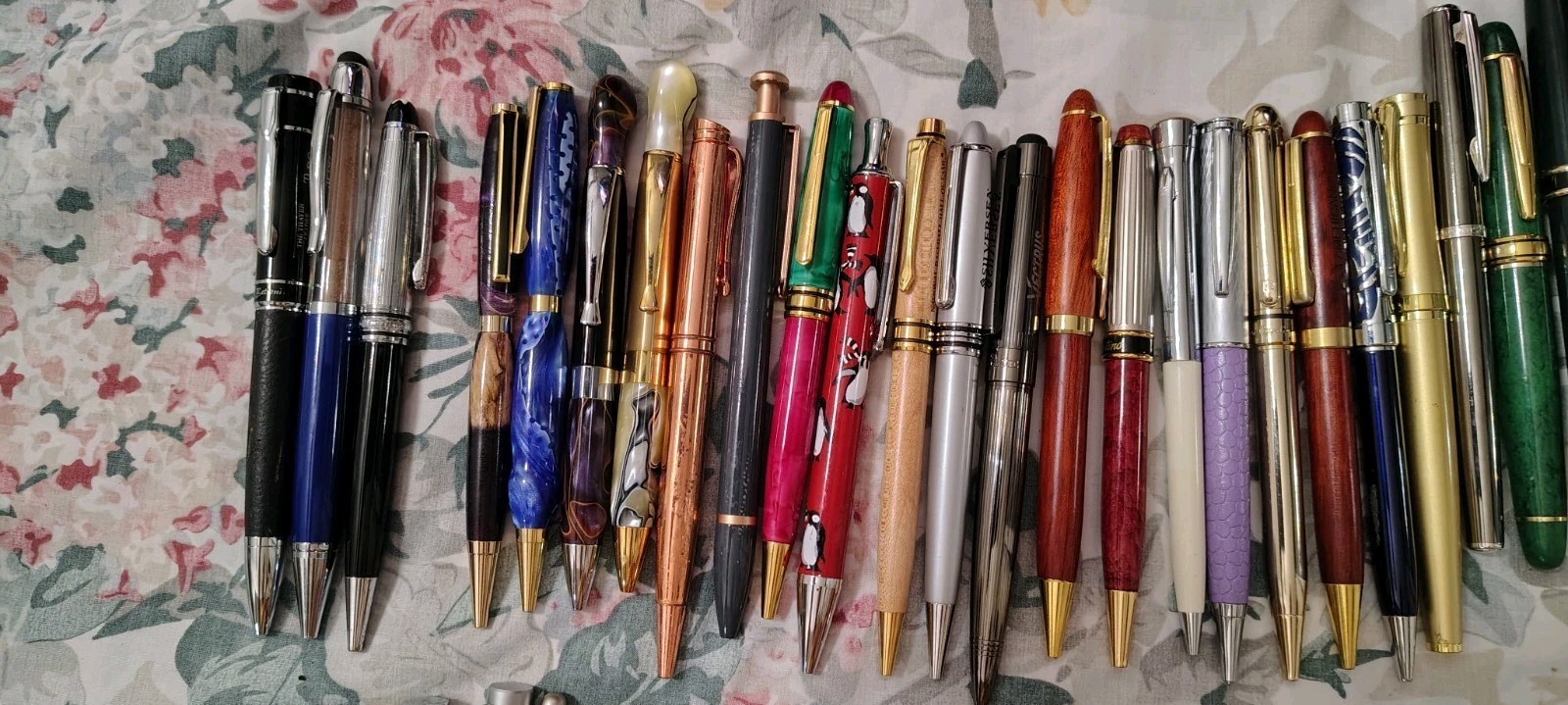 Huge Lot of 185 Of Mix Modern And Vintage Ball Pens, Roller Ball Pen, Pencils