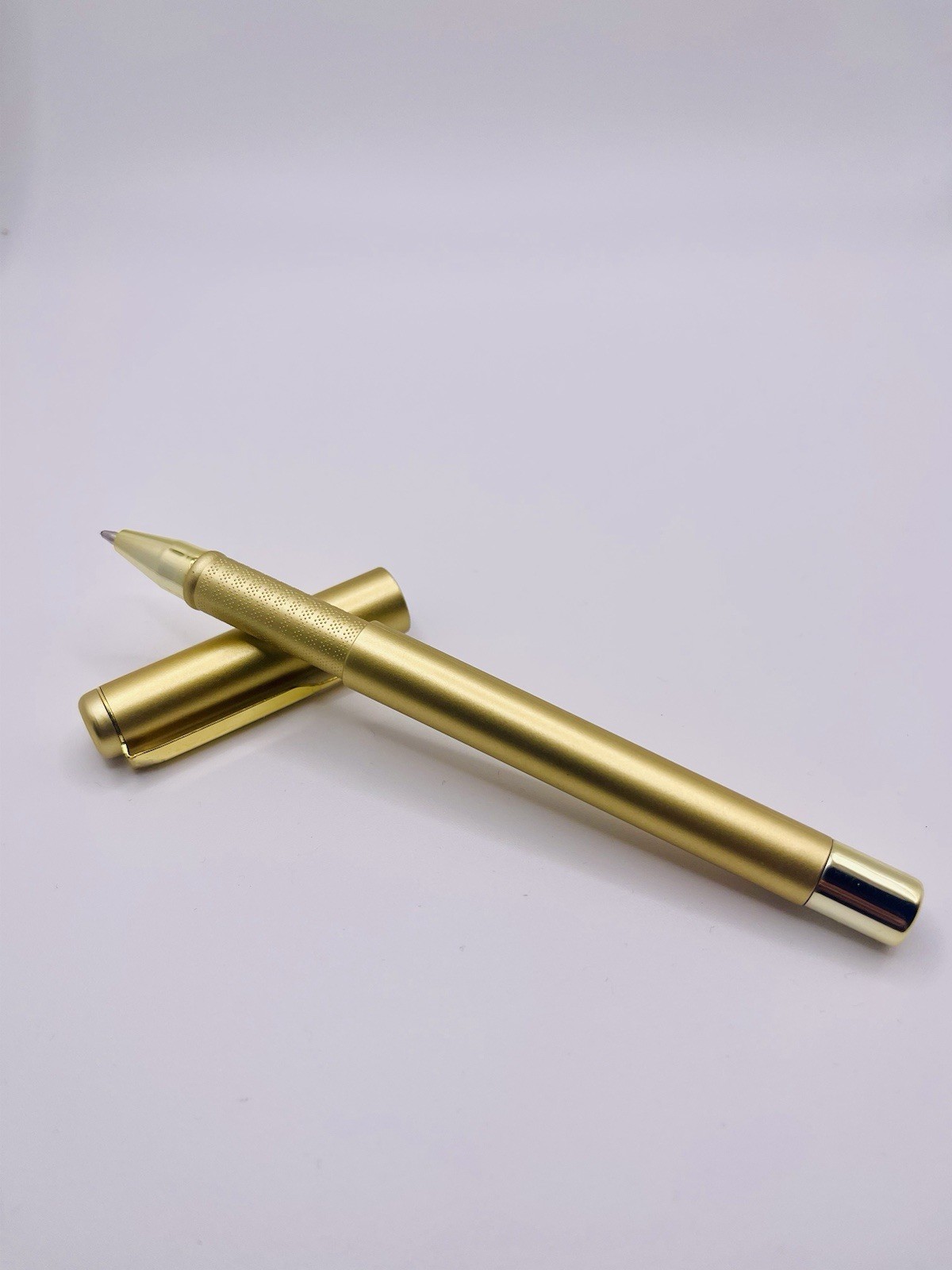 Gold Minimalist Black Ink Ball Point Pen Brand New Unmarked Unknown Year & Brand