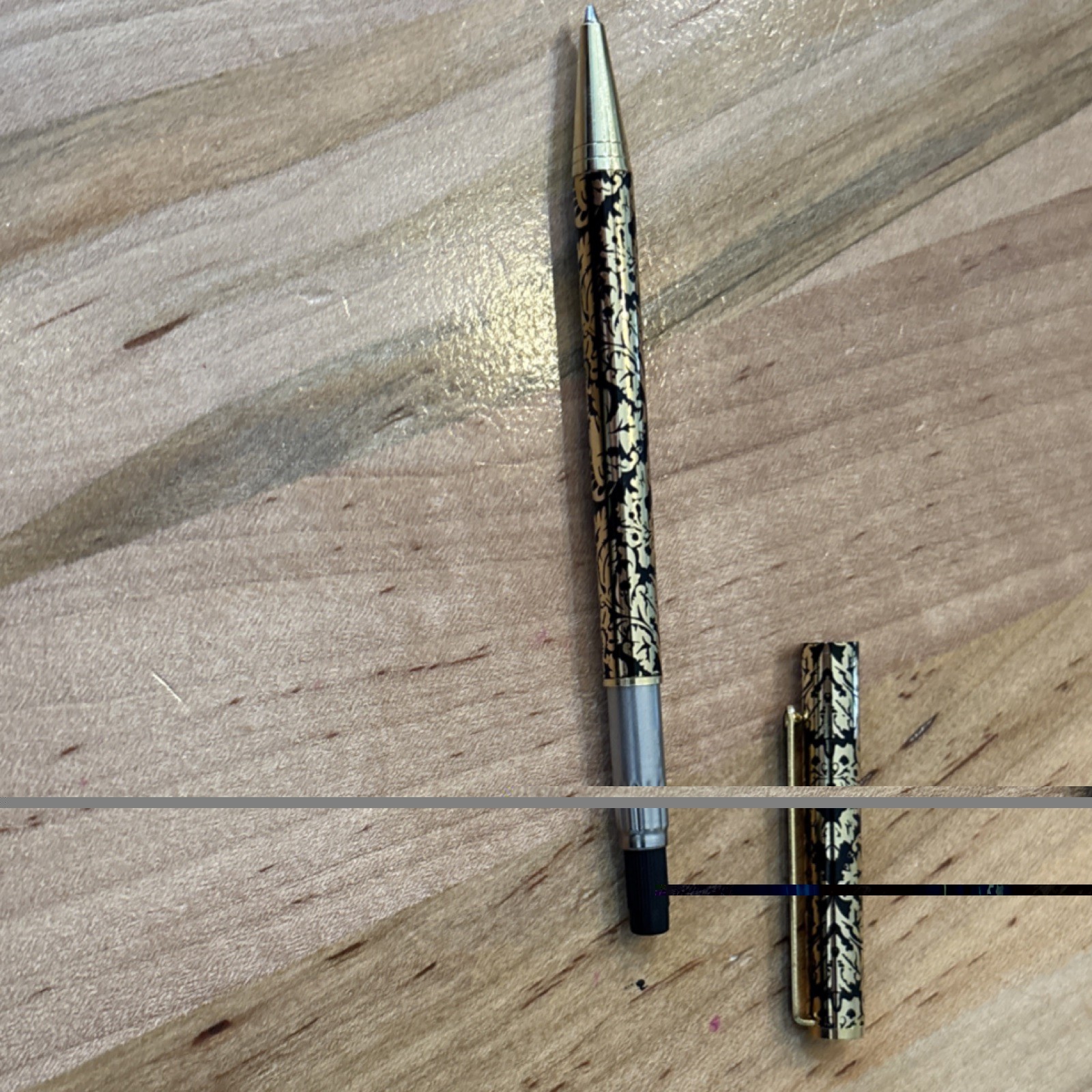 Buckingham Palace Metal Ballpoint Pen with Gold Trim Collectible