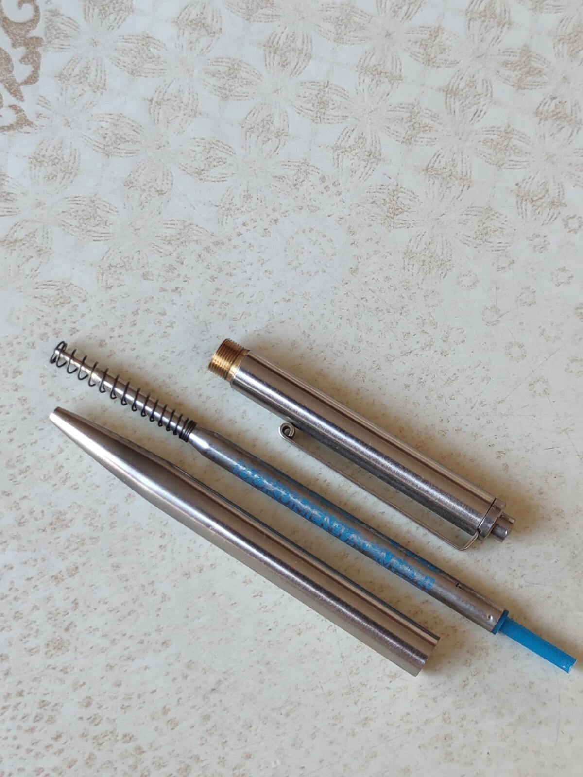 🔴Excellently made ballpoint pen – full of metal – brand unknown to me -Germany?
