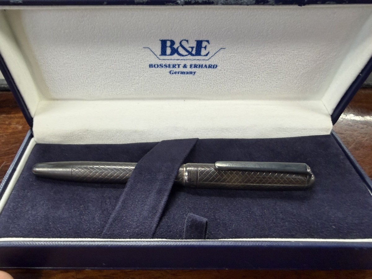 B&E TEXTURED BALLPOINT PEN (AM1028633)