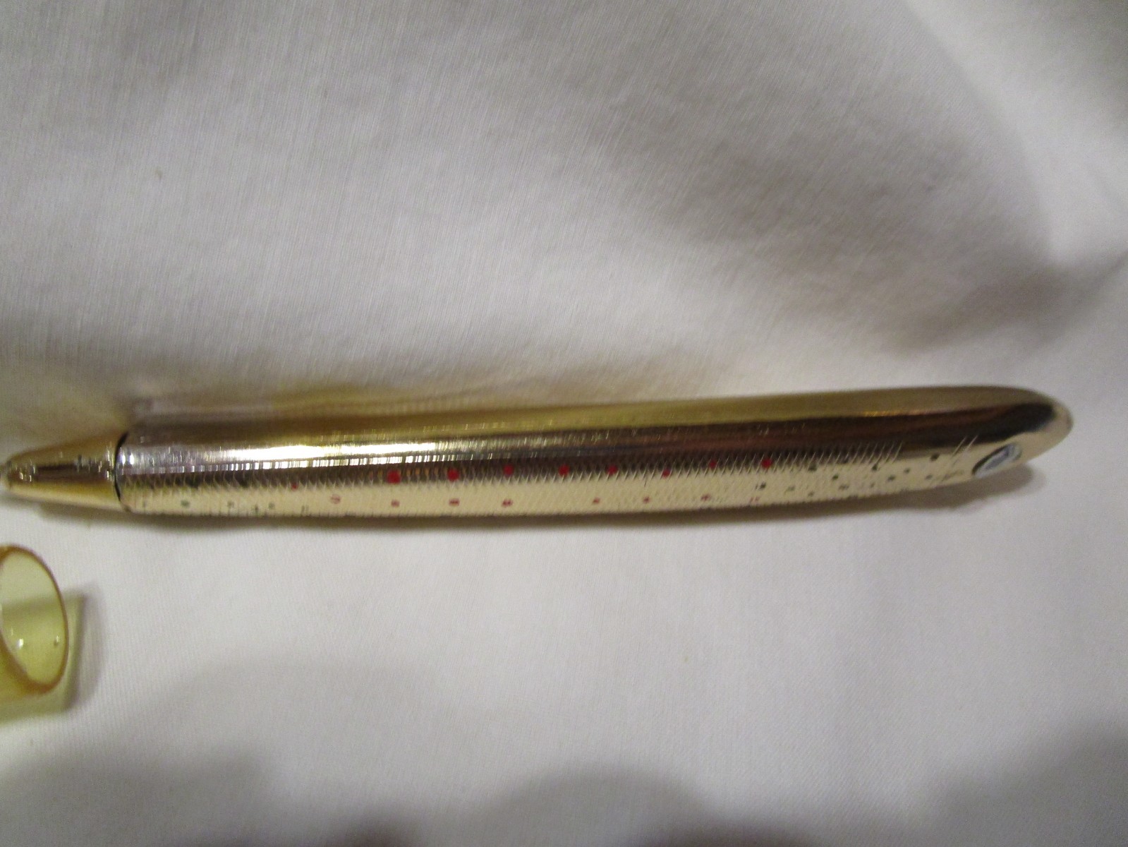 VINTAGE FISHING LURE INK PEN 5 3/4″ RUBBER COVER FIN