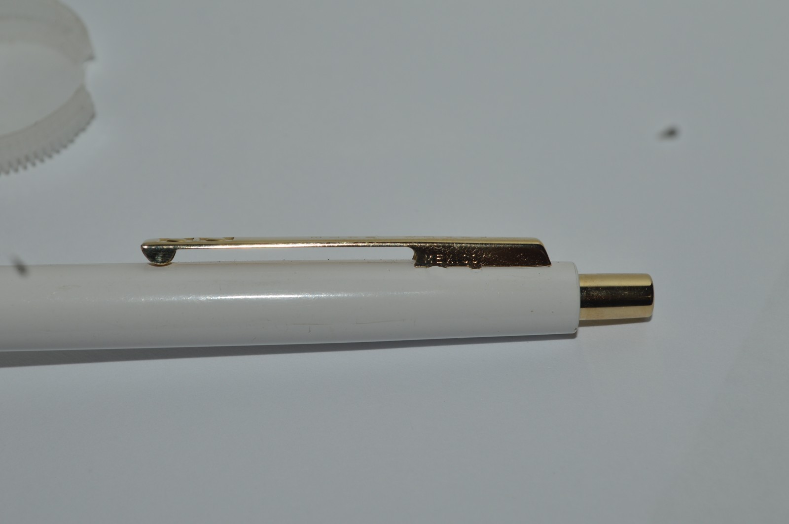 Paper Mate CONTOUR Ballpoint Pen White Gold Trim Made In Mexico Circa 1980’s