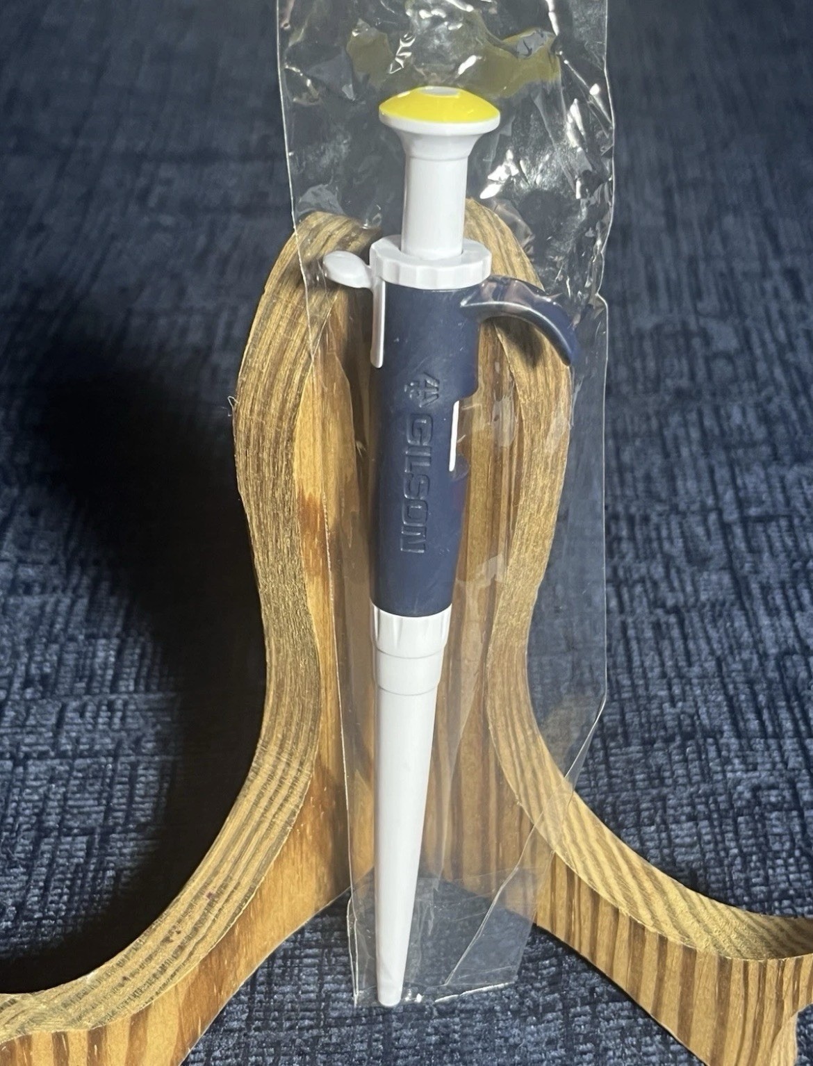 RARE Authentic Gilson Pipetman Pipette Pen – Blue/Grey – Discontinued Lab Promo