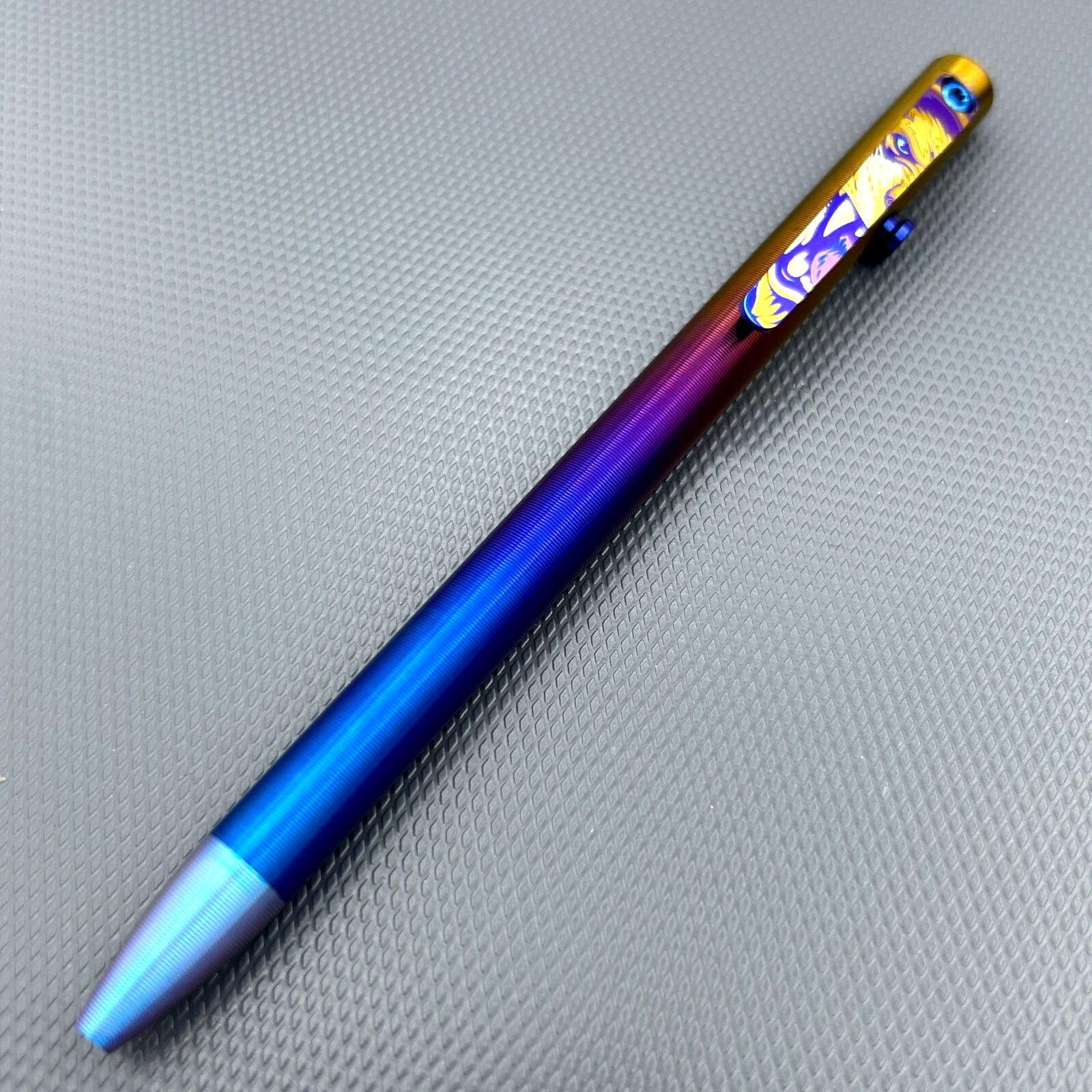 Tactile Turn – Titanium Slim Bolt Action Standard Size Pen Fade w/ Lionface Clip