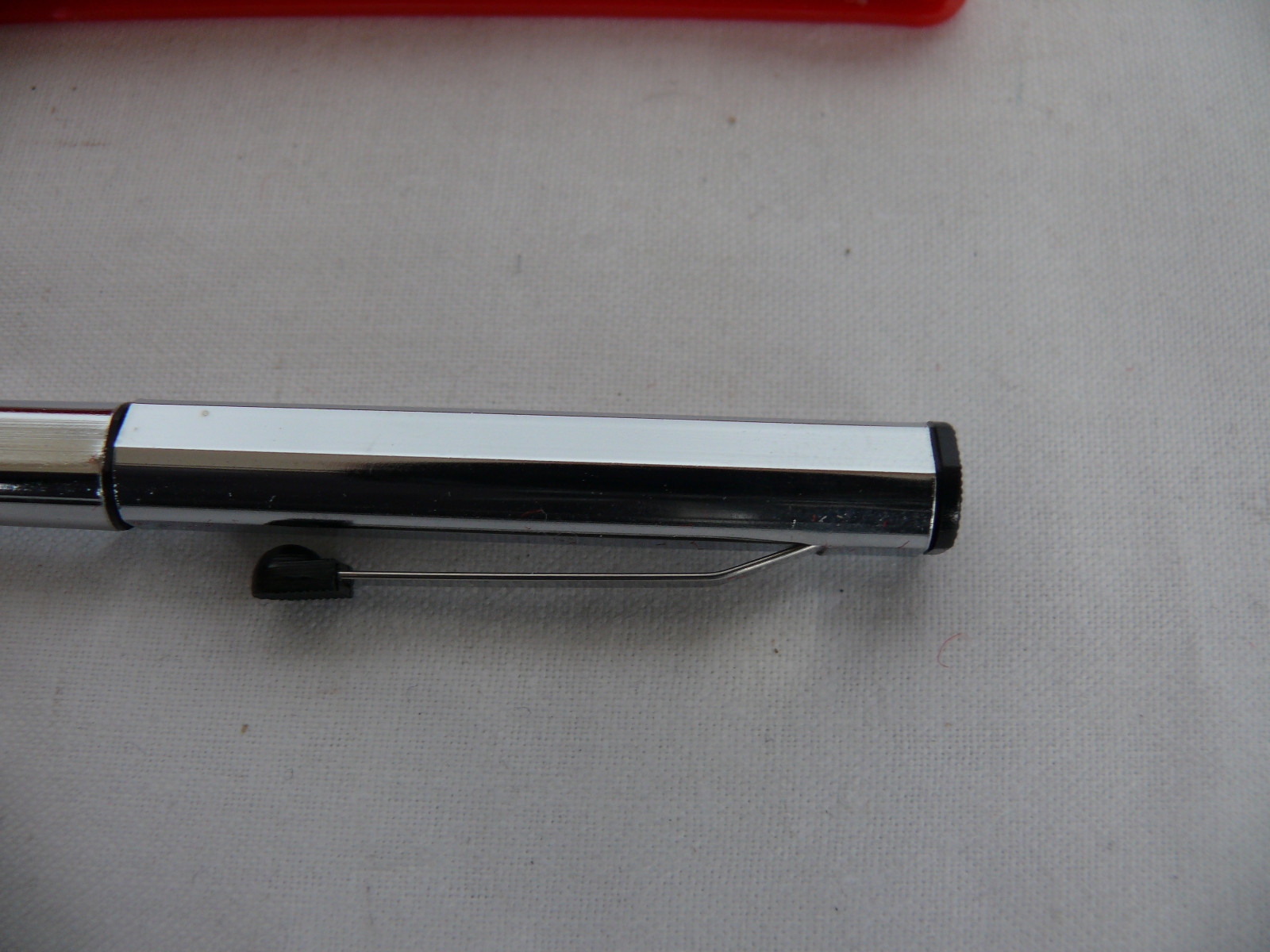 VINTAGE SIGNO METAL AND PLASTIC BALLPOINT PEN IN BOX #1669