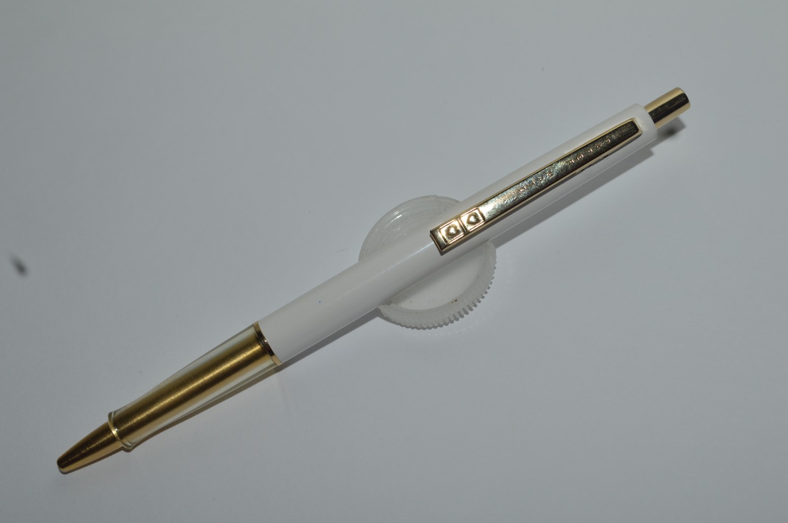 Paper Mate CONTOUR Ballpoint Pen White Gold Trim Made In Mexico Circa 1980’s