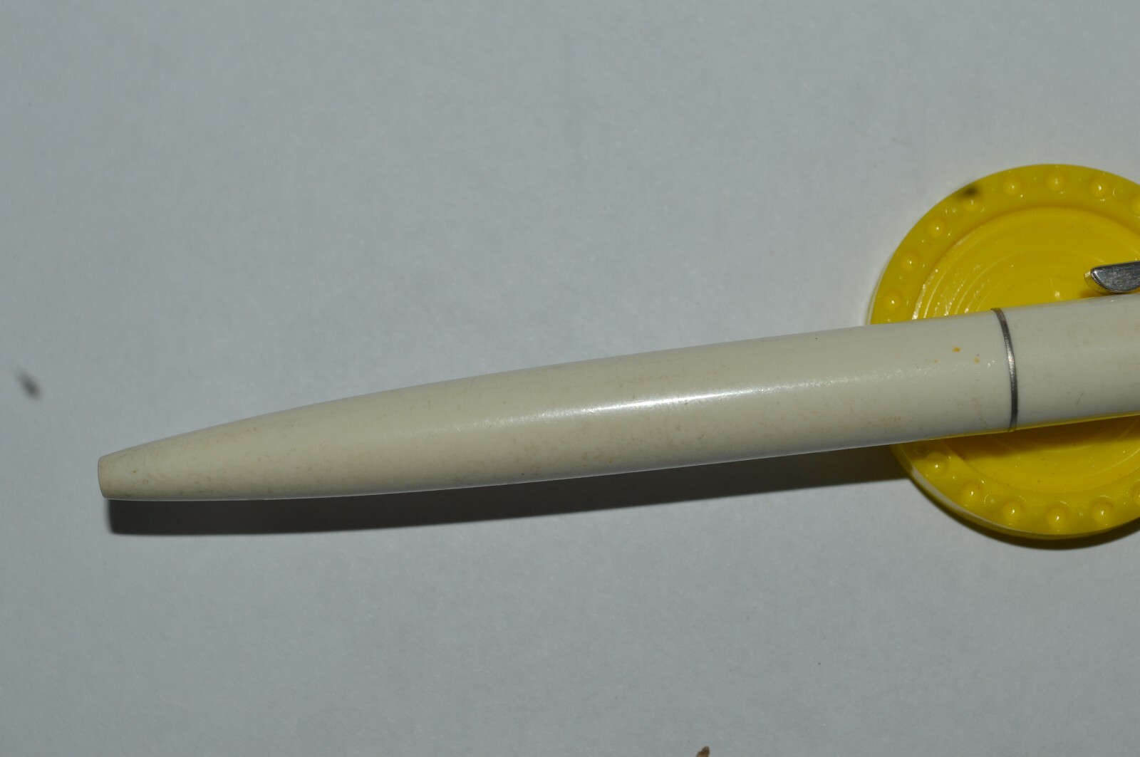 Bic Click Retractable Ballpoint White Solid Color USA Light Used Very Good Condi