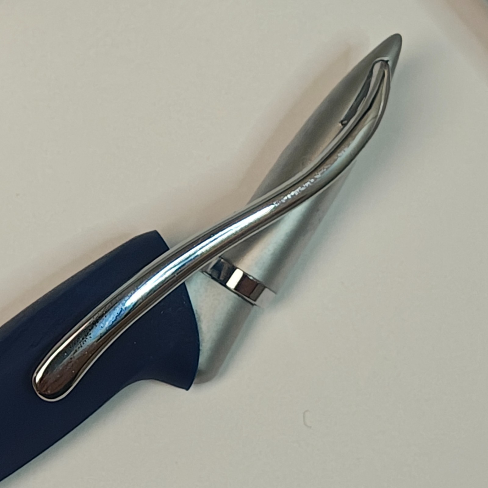 Yoropen Ergonomic Z-Series Ballpoint Pen Silver Blue Left Hand Friendly With Box
