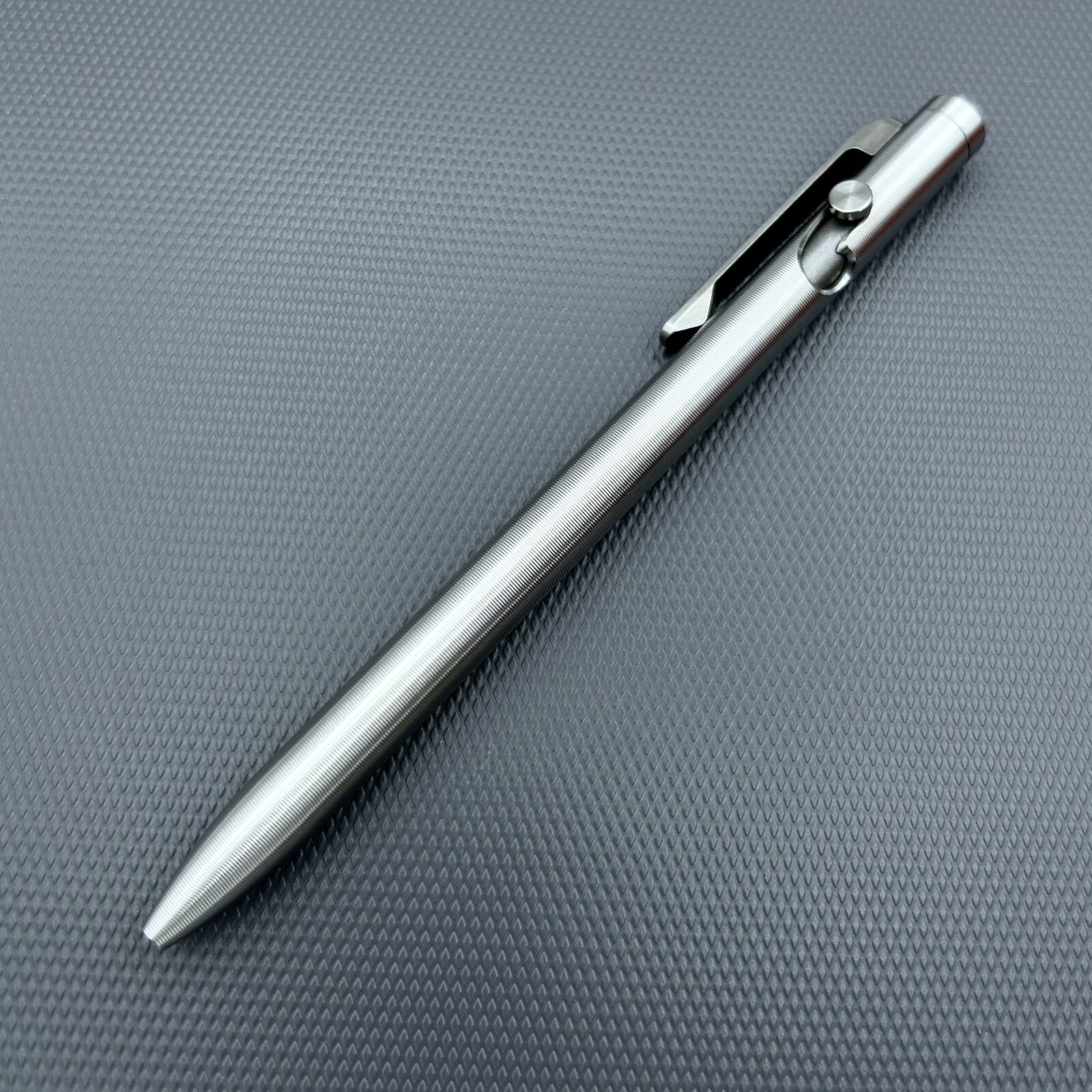 Tactile Turn – Titanium Slim Bolt Action Standard Size Pen G2 Pilot [5.6″]