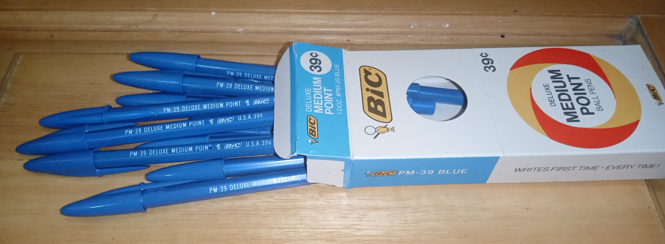 Vintage BIC Deluxe Medium Point Solid Blue Barrell W/New Cartridges -They Write!