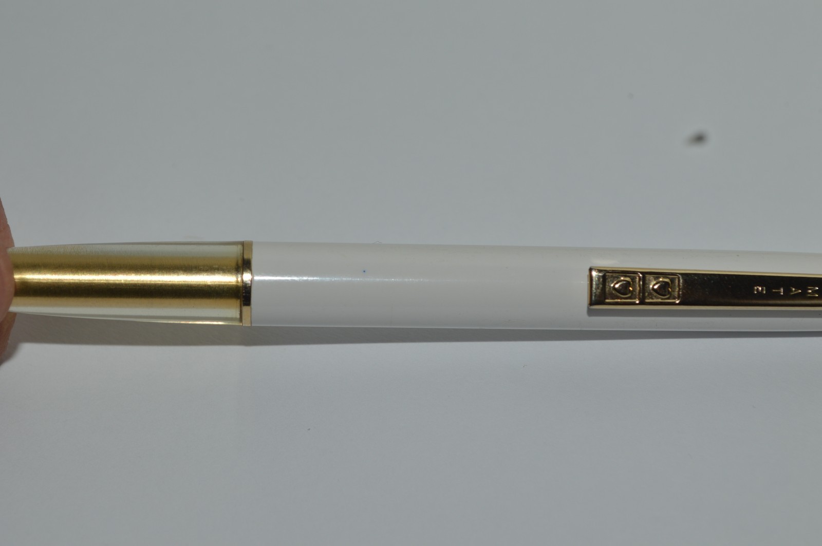 Paper Mate CONTOUR Ballpoint Pen White Gold Trim Made In Mexico Circa 1980’s