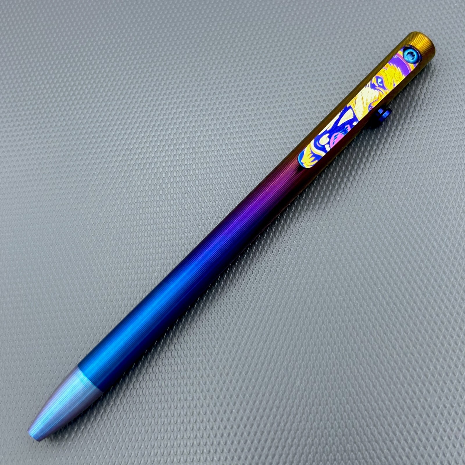 Tactile Turn – Titanium Slim Bolt Action Standard Size Pen Fade w/ Lionface Clip