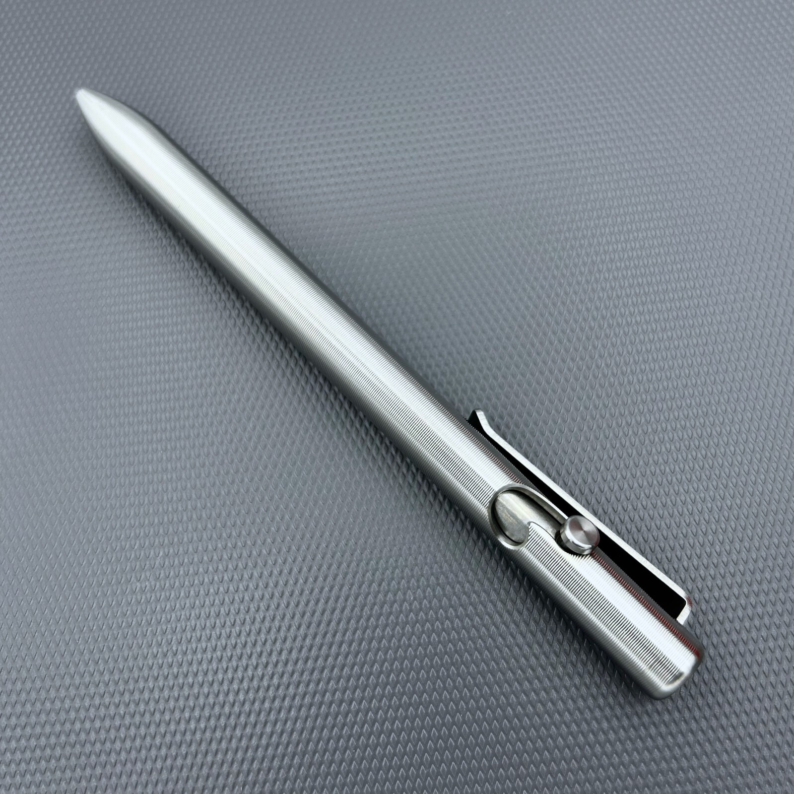 Tactile Turn – Titanium Bolt Action Standard Size Pen G2 Pilot Insert [5.6″]