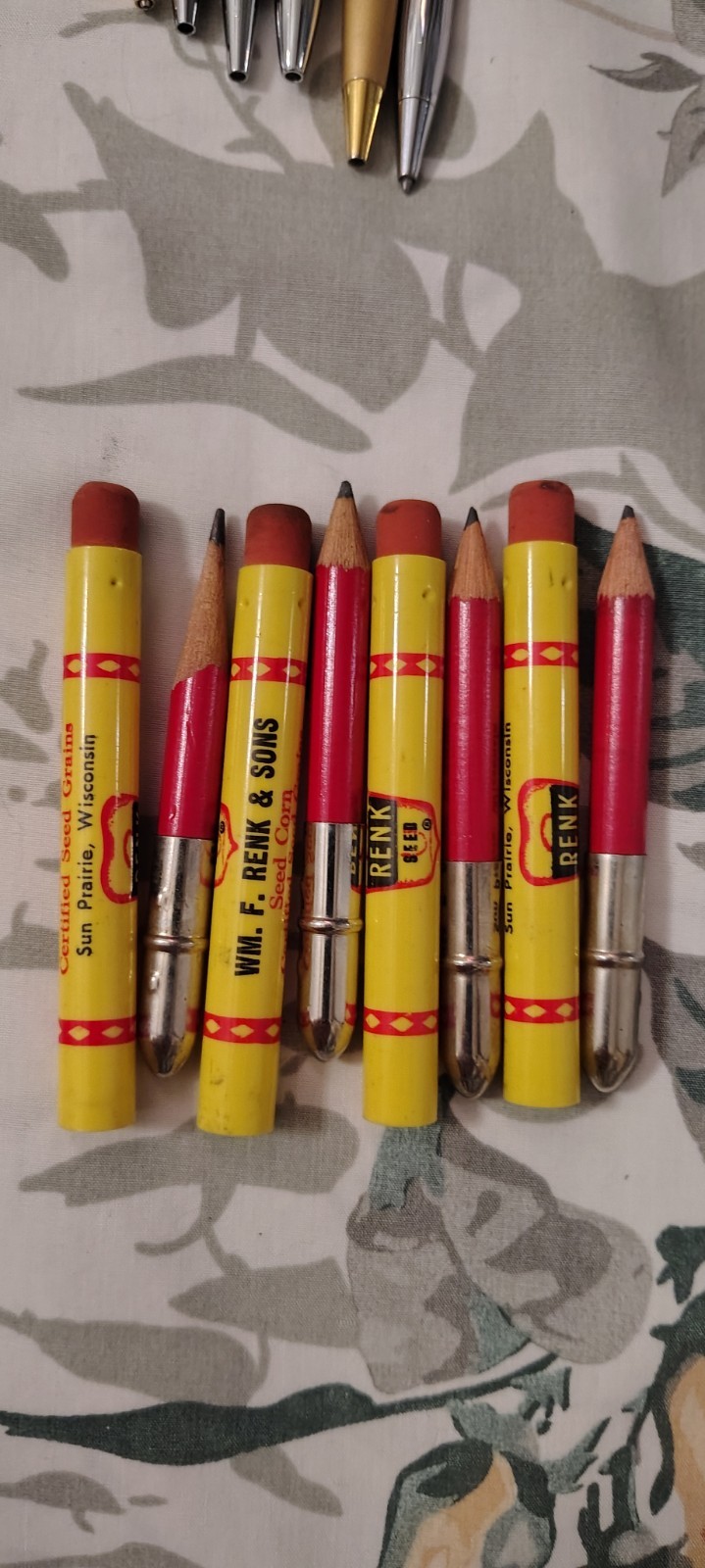 Huge Lot of 185 Of Mix Modern And Vintage Ball Pens, Roller Ball Pen, Pencils