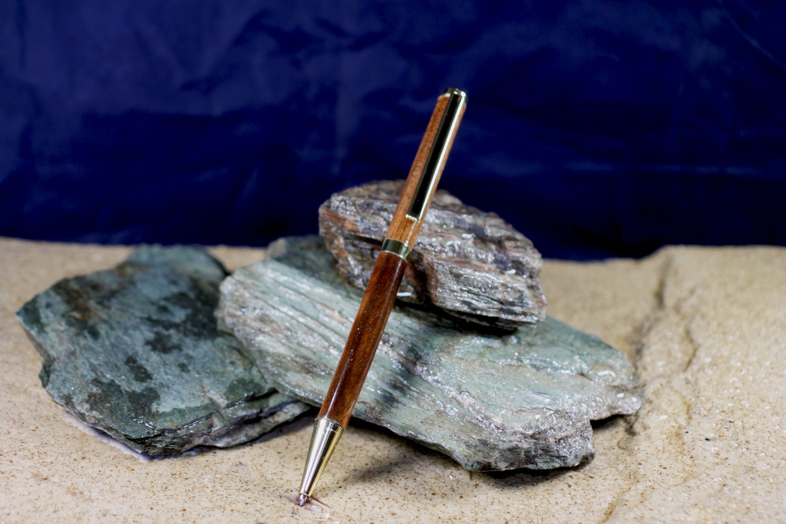 Olive Wood Pen – Brown/Gold (P-079)