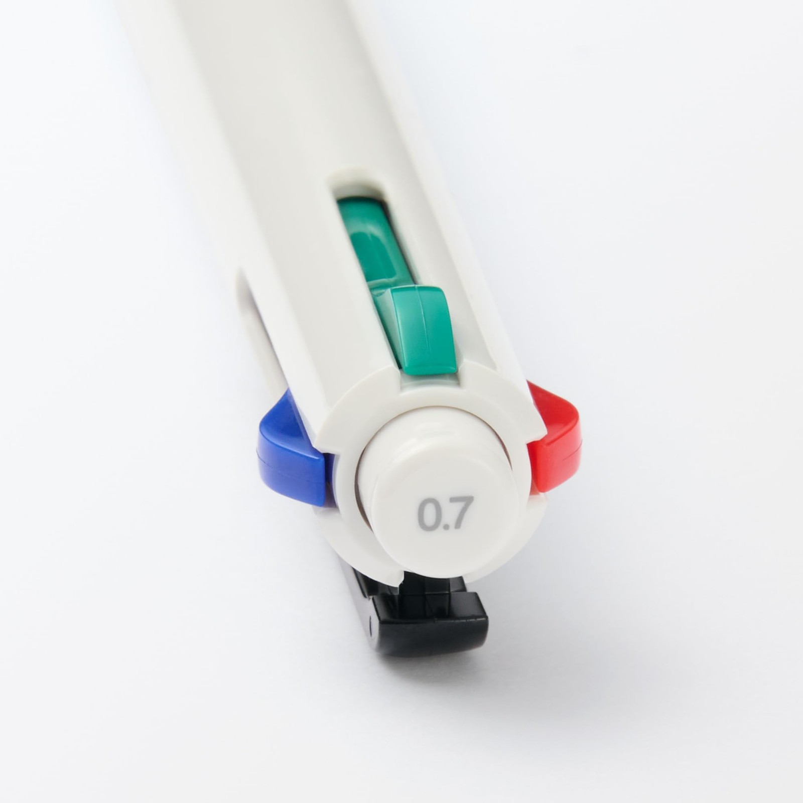 Smooth-writing 4-color oil-based ballpoint pen, 0.7mm, black, red, blue, green.