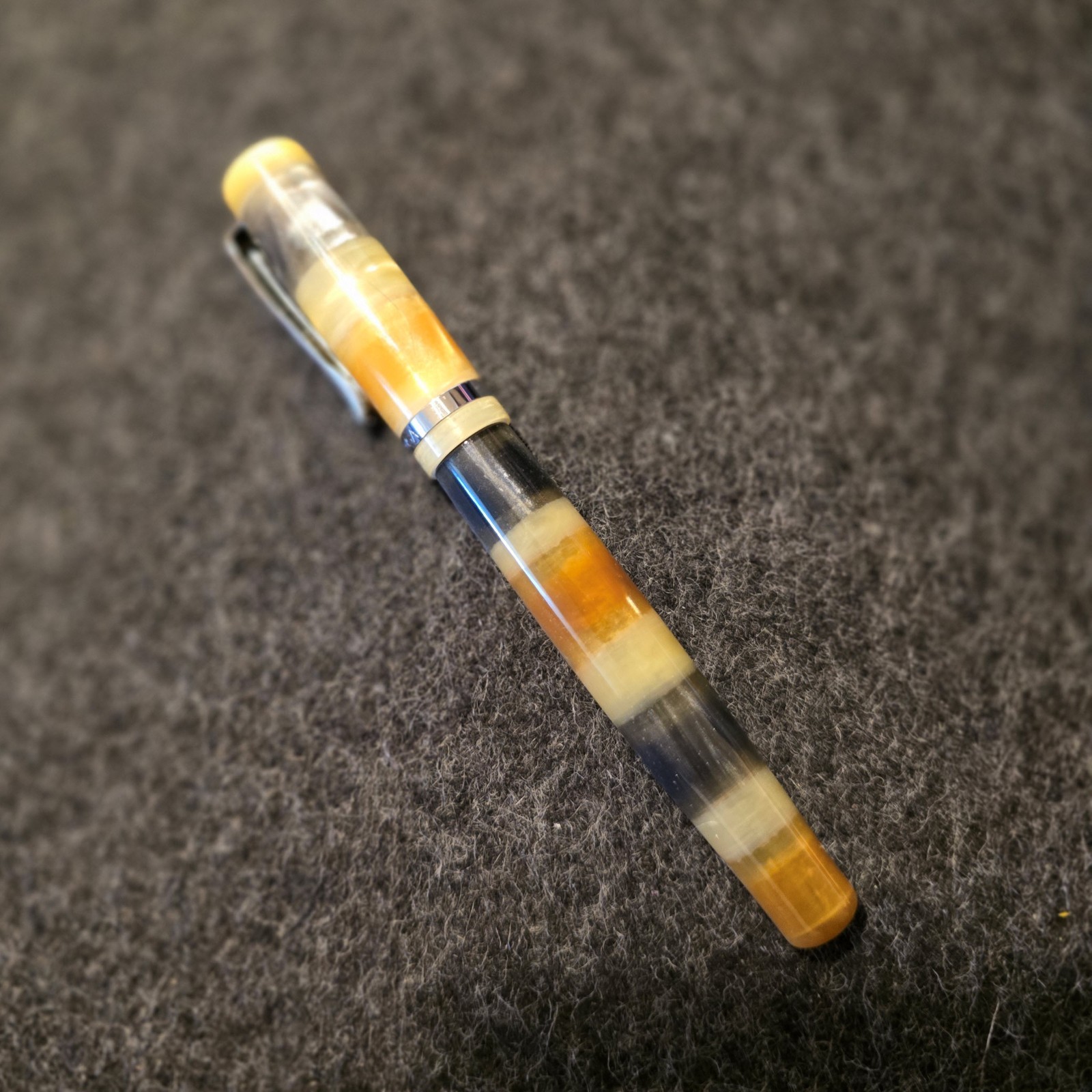 MONTEVERDE Arista Laminata Desert Sand Rollerball Striped Tortoise Shell