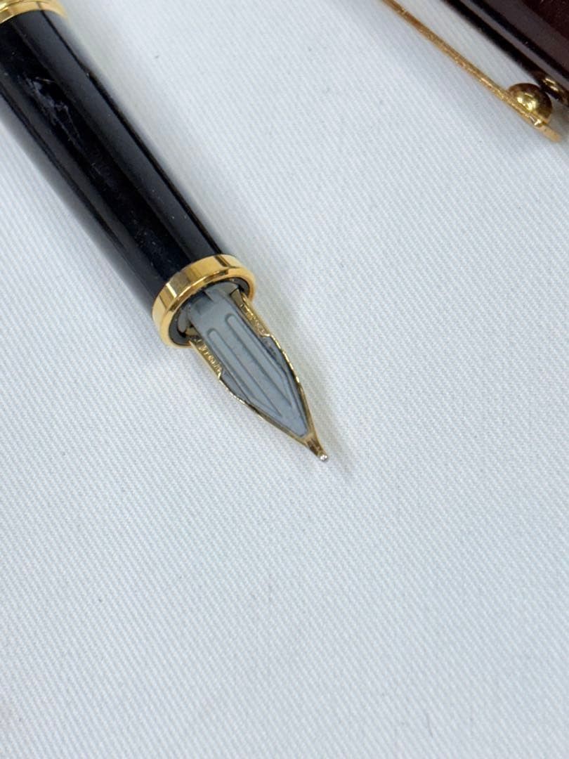 Burberrys Brown Ballpoint Pen, Blue Ink Fountain Pen