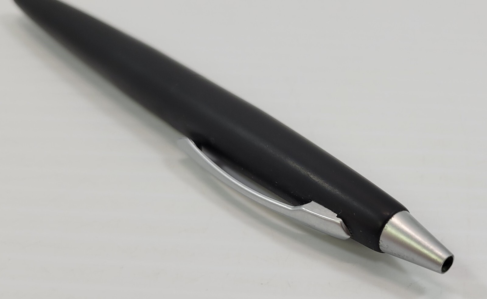 *B23) Vanishing Point Reverse Clip Pocket Saver Black Soft Barrel Ballpoint Pen
