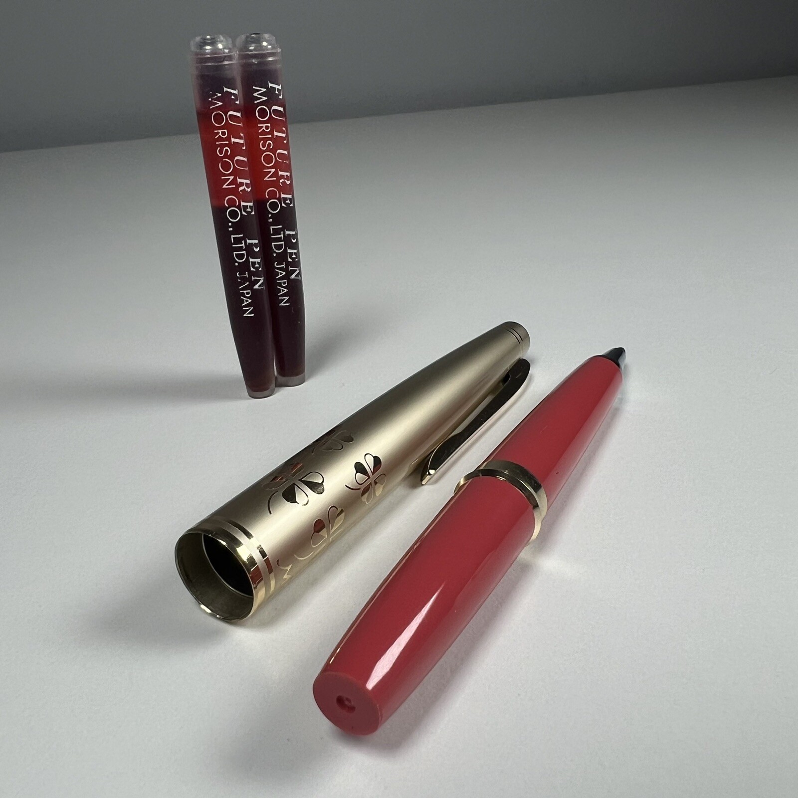 Vintage Morison Gold with Clovers Ballpoint Pen W/ Red Ink Cartridges Japan NOS