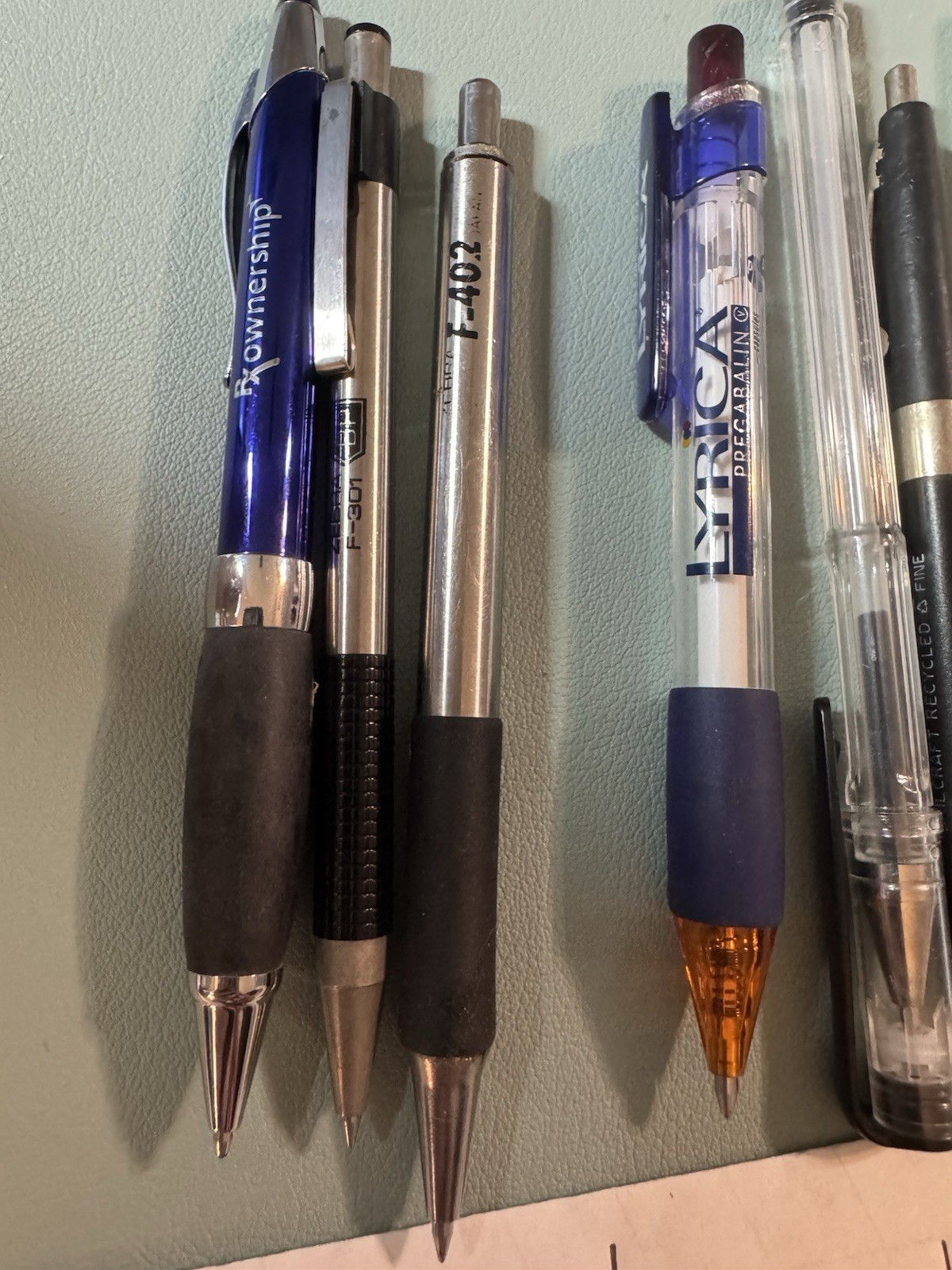 Lot of 14 Pens Click Twist Ball Point Drug Pens Zebra Refillable Disney Random