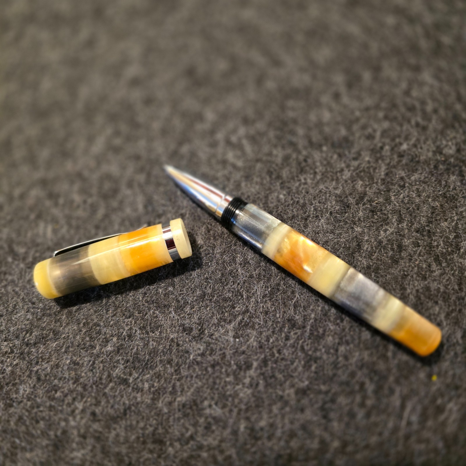 MONTEVERDE Arista Laminata Desert Sand Rollerball Striped Tortoise Shell